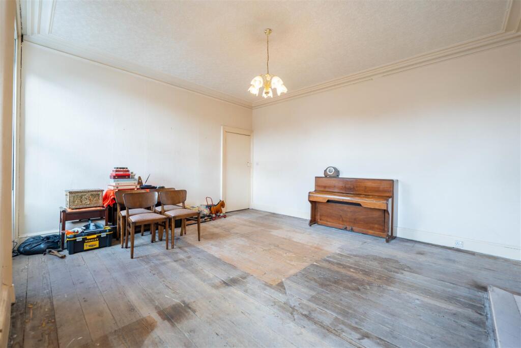 Apartment in Perth - View 4