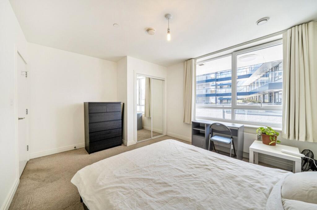 Apartment in Southall - More