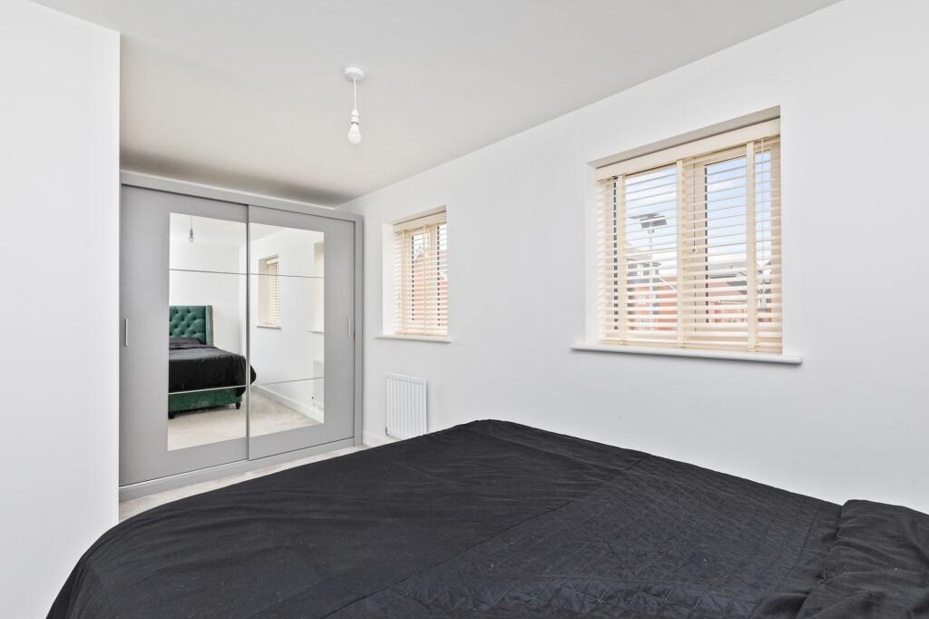 Illett Way, Faygate, RH12 - More