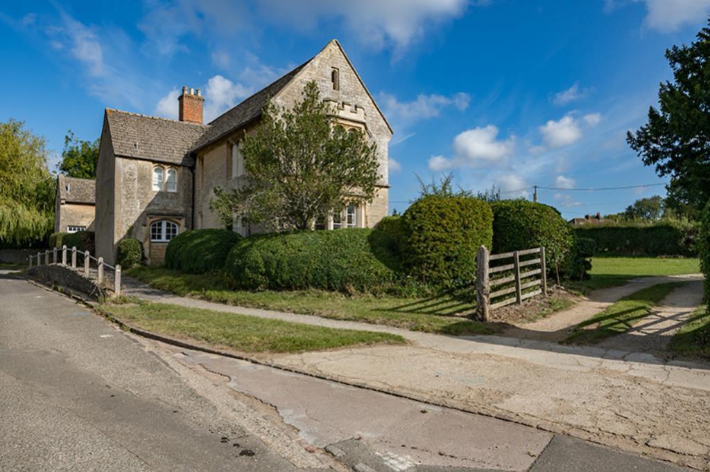 Main image of property: Woodstock Road, Yarnton, OX5 1PN