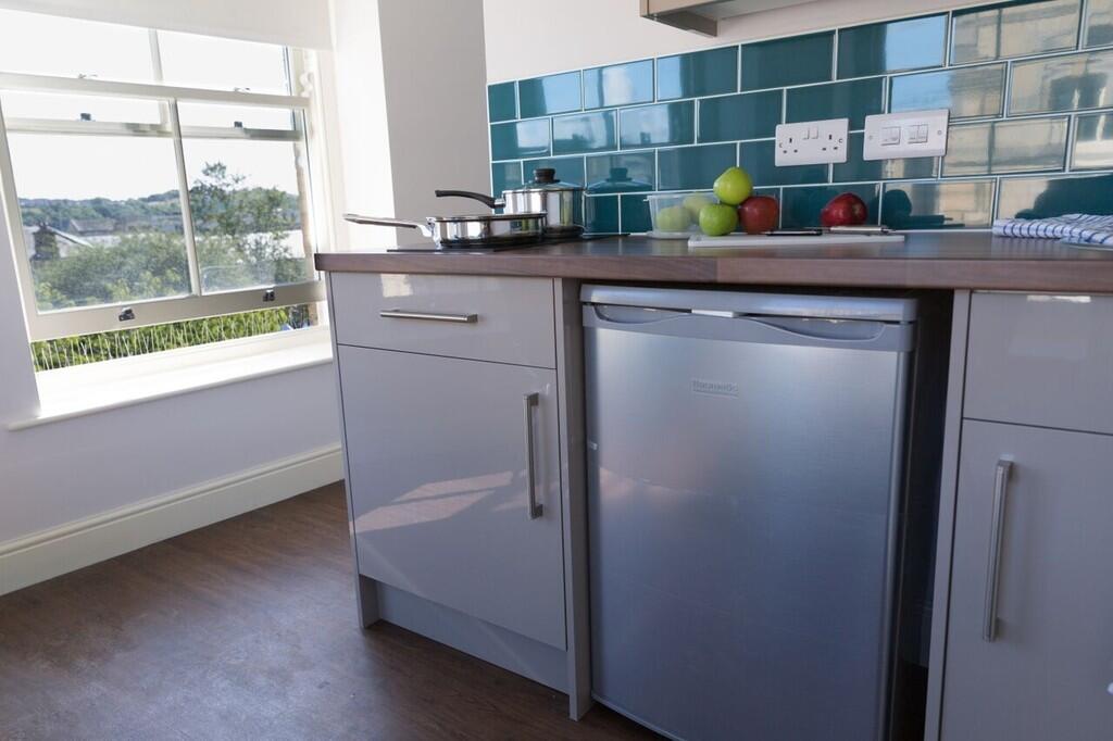 Apartment in Kirklees, Springwood, Hillhouse - View 4