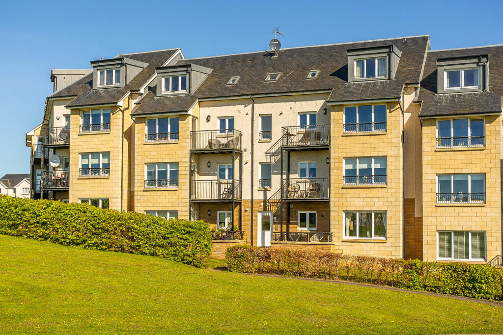 2-bed flat on South Chesters Gardens, Bonnyrigg, EH19, £190,000