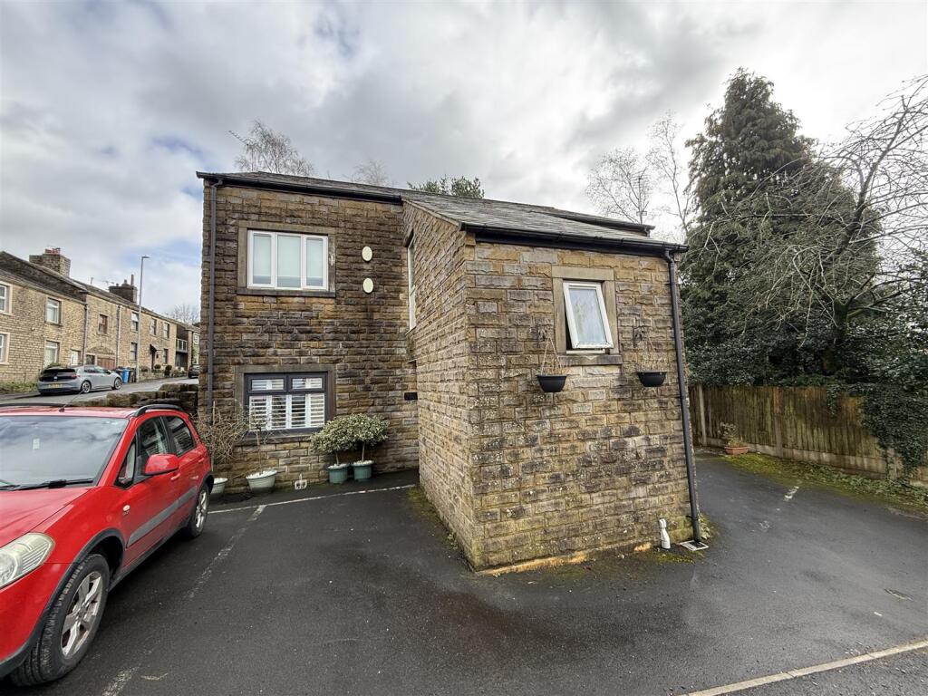 Main image of property: Huddersfield Road, Austerlands, Oldham