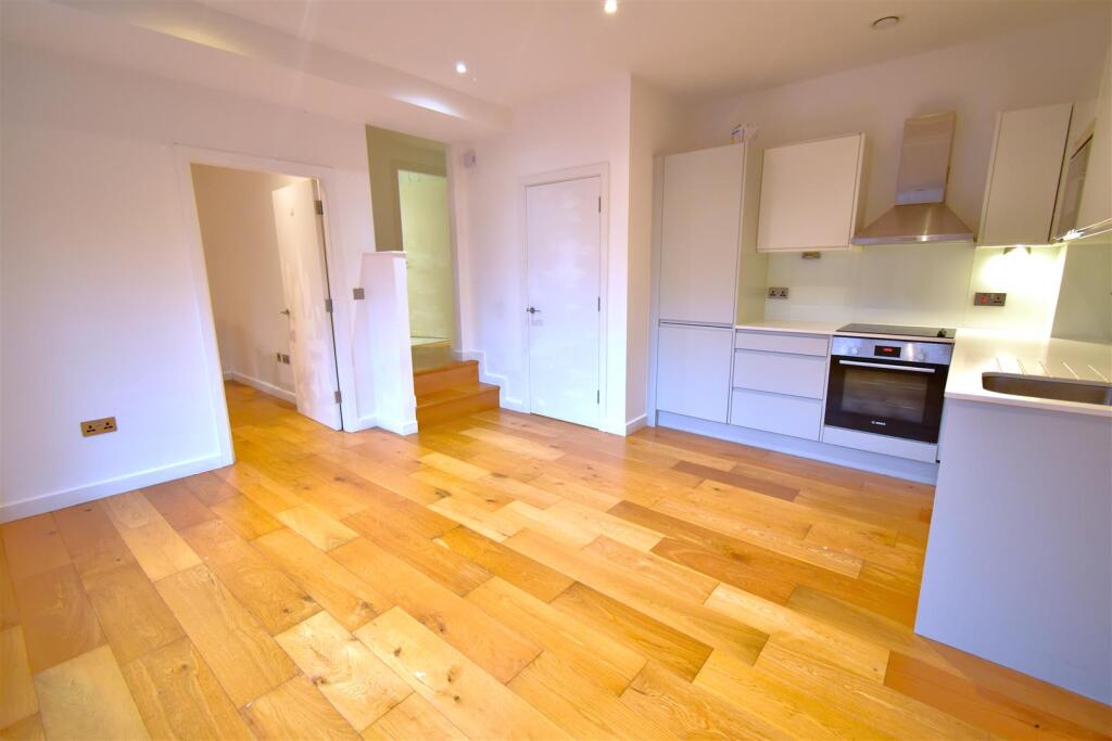 Main image of property: 57 High Street, Maidenhead