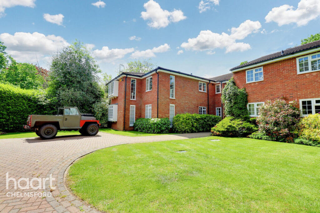 2-bed flat on The Tye, CHELMSFORD, £375,000
