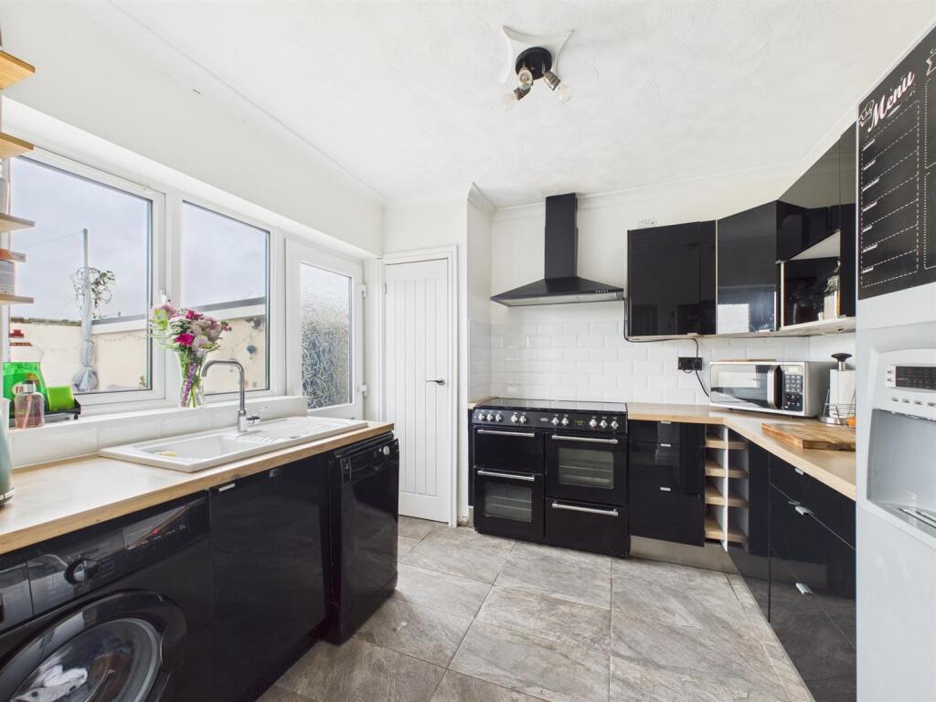 Cheltenham Road, Porthcawl photo 3