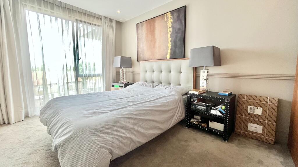 Apartment in London - More