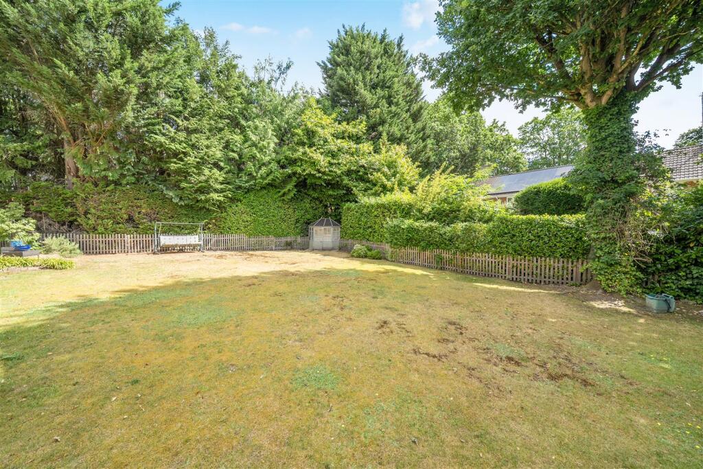 House in Surrey Heath, Old Dean - More