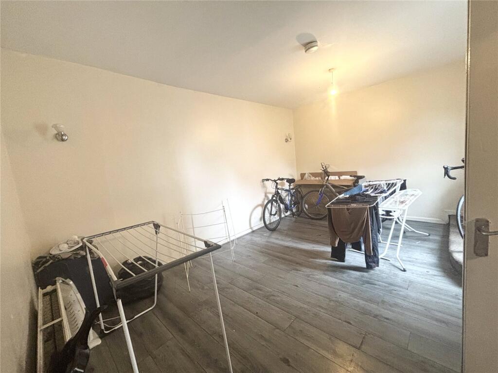1 bedroom house share for rent