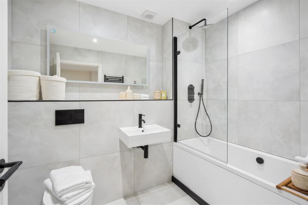 Apartment in Slough - View 4