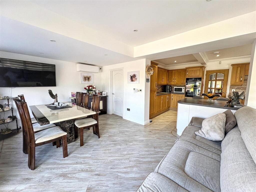 House in Great Doddington, North Northamptonshire - View 3