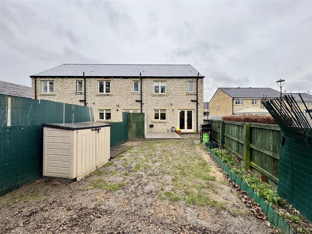 Holly Tree Court, Dalton, Huddersfield, HD5 9BT photo 3