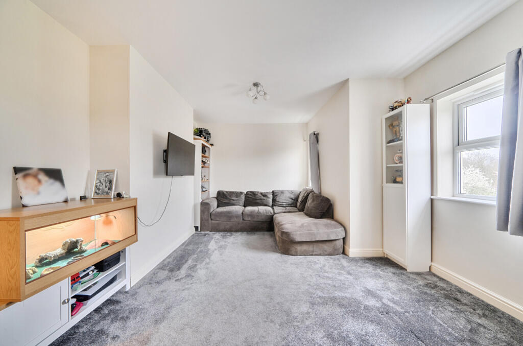 Woodland Walk, Aldershot, Hampshire, GU12 - View 3