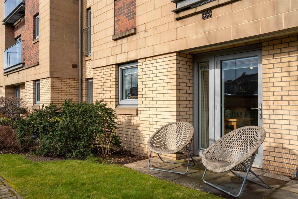Main image of property: 8 Lyle Court, 25 Barnton Grove, Barnton, Edinburgh, EH4 6EZ