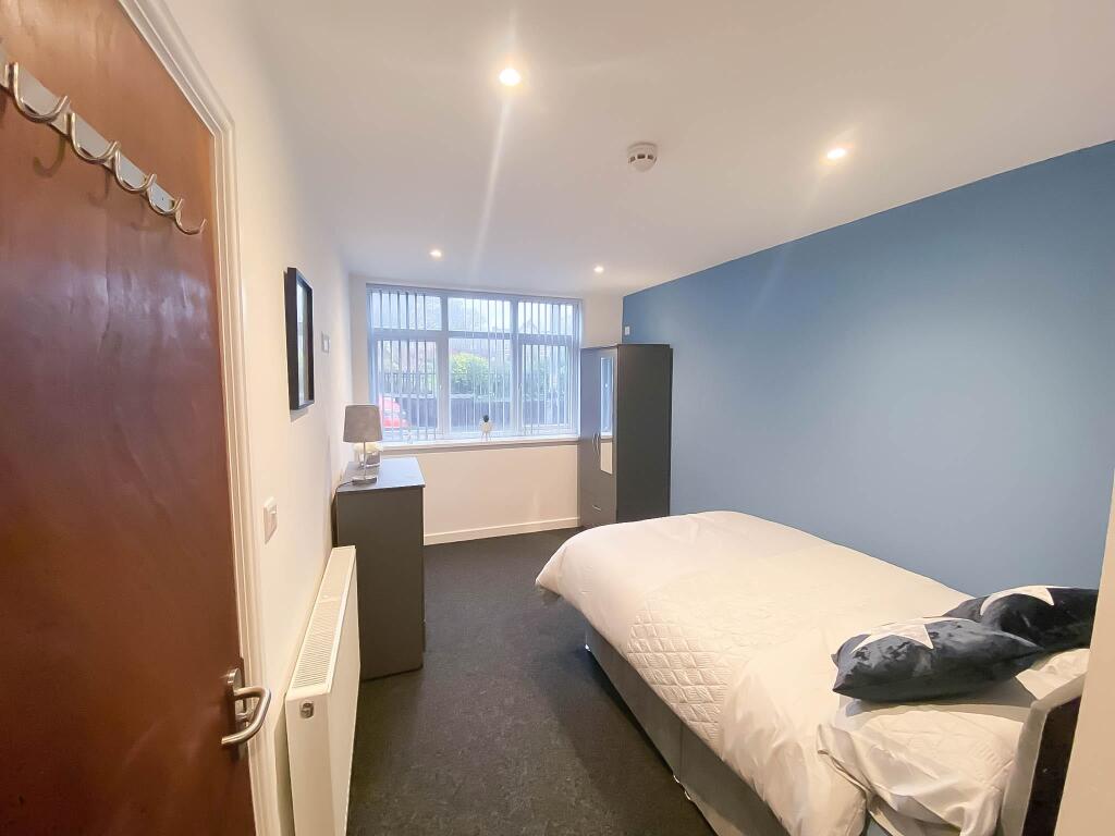 Apartment in Stoke-on-Trent - View 3