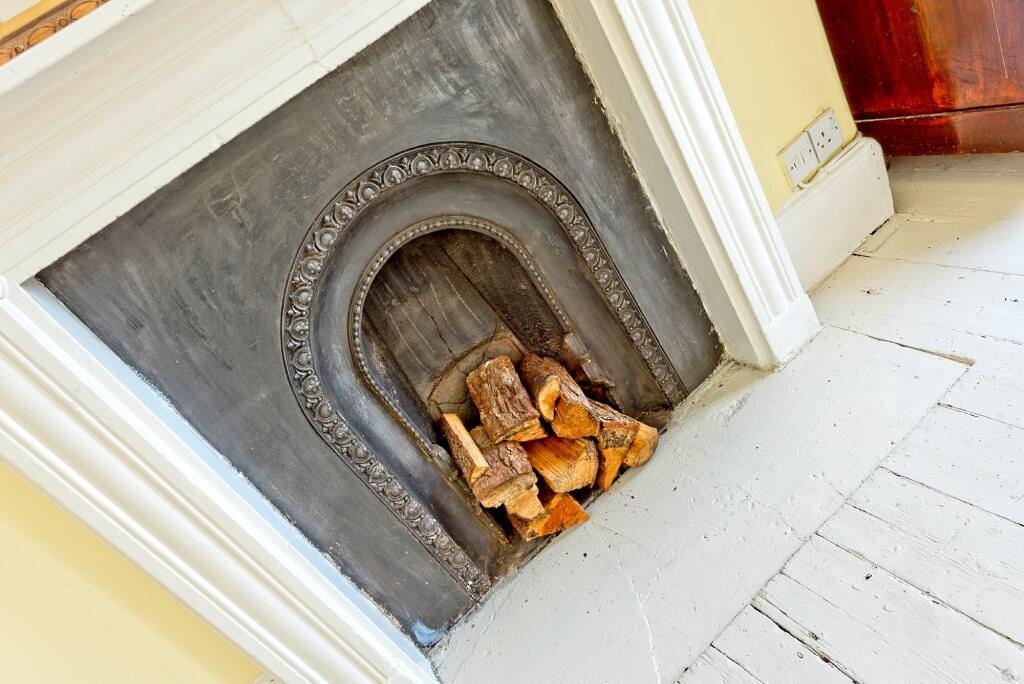 House in Kingston upon Thames - More