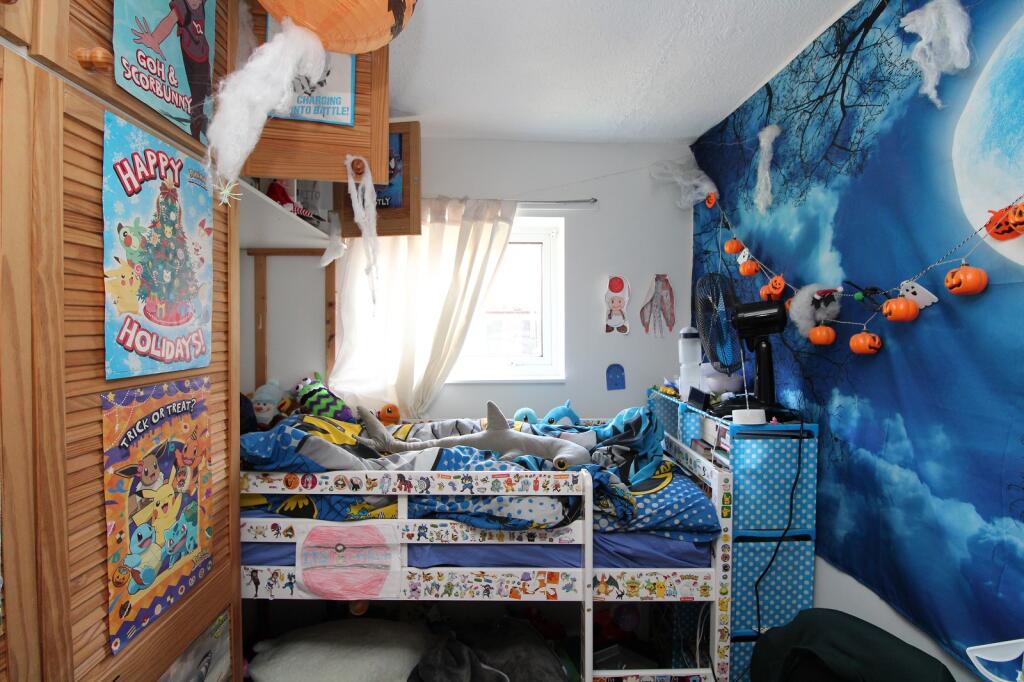 House in Horsham, North Horsham - More