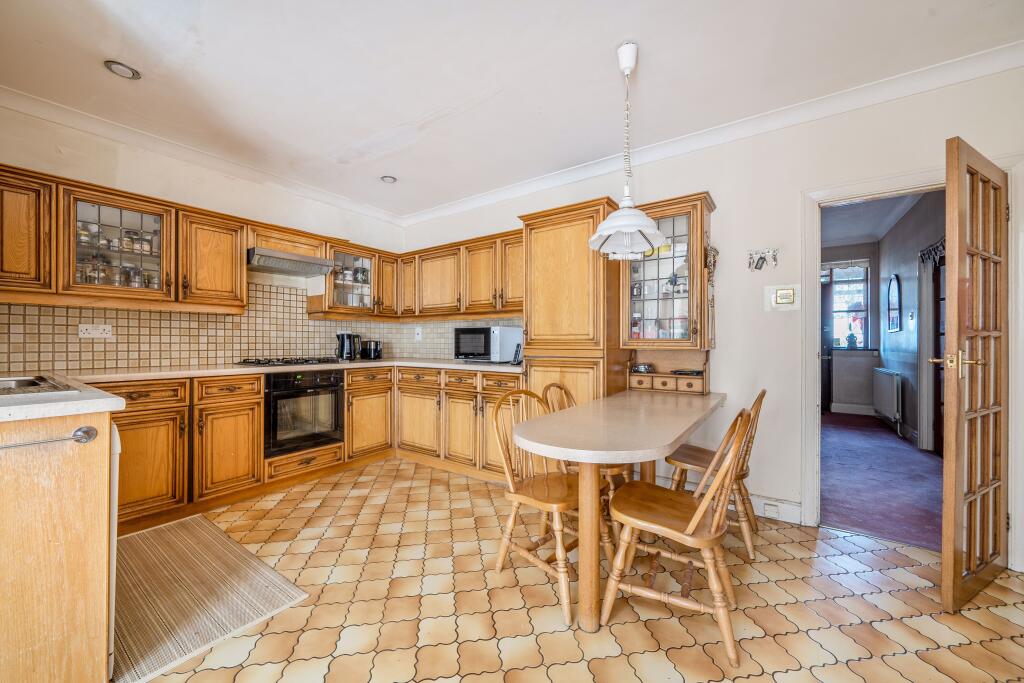 Cat Hill, East Barnet, Barnet, Greater London, EN4 - More