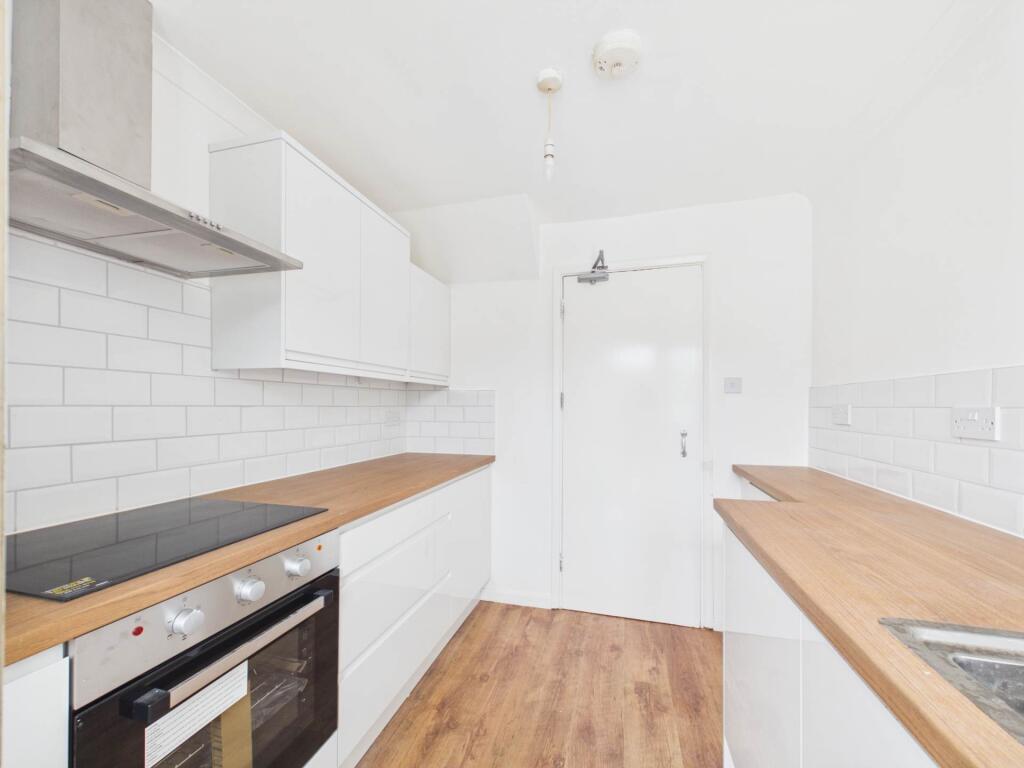 House in Redhill - View 4