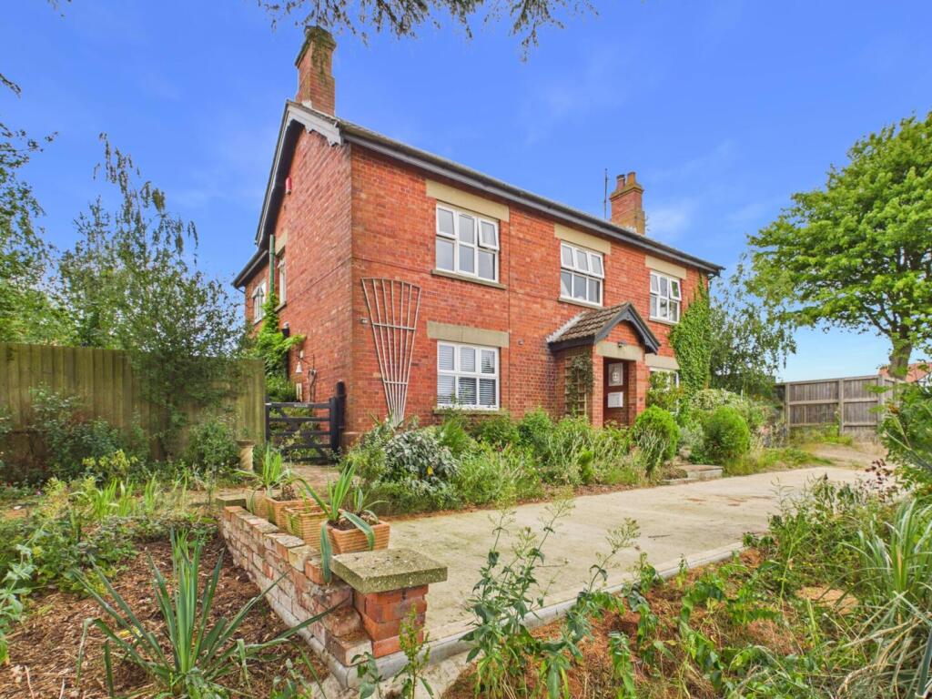 Main image of property: Hilltop Farm, 26 Main Road, Toynton all Saints, Spilsby
