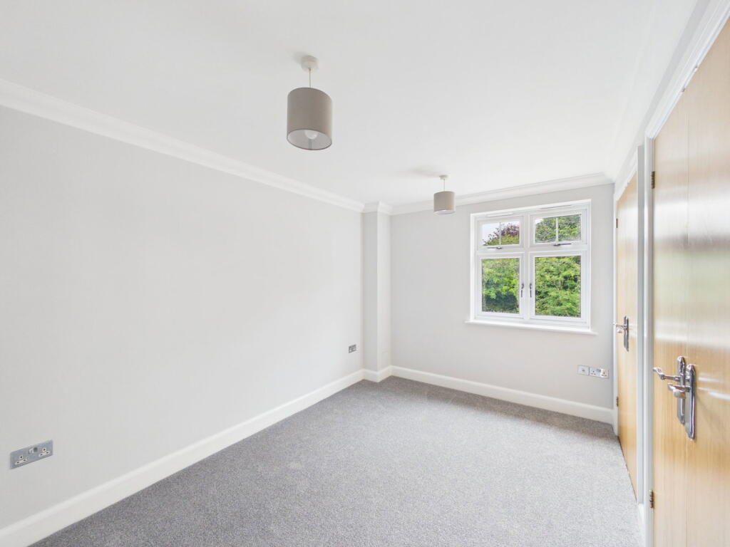 Apartment in Worthing, West Sussex - View 5