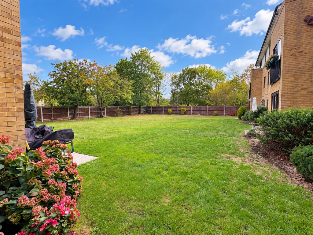 Apartment in Chelmsford - View 4