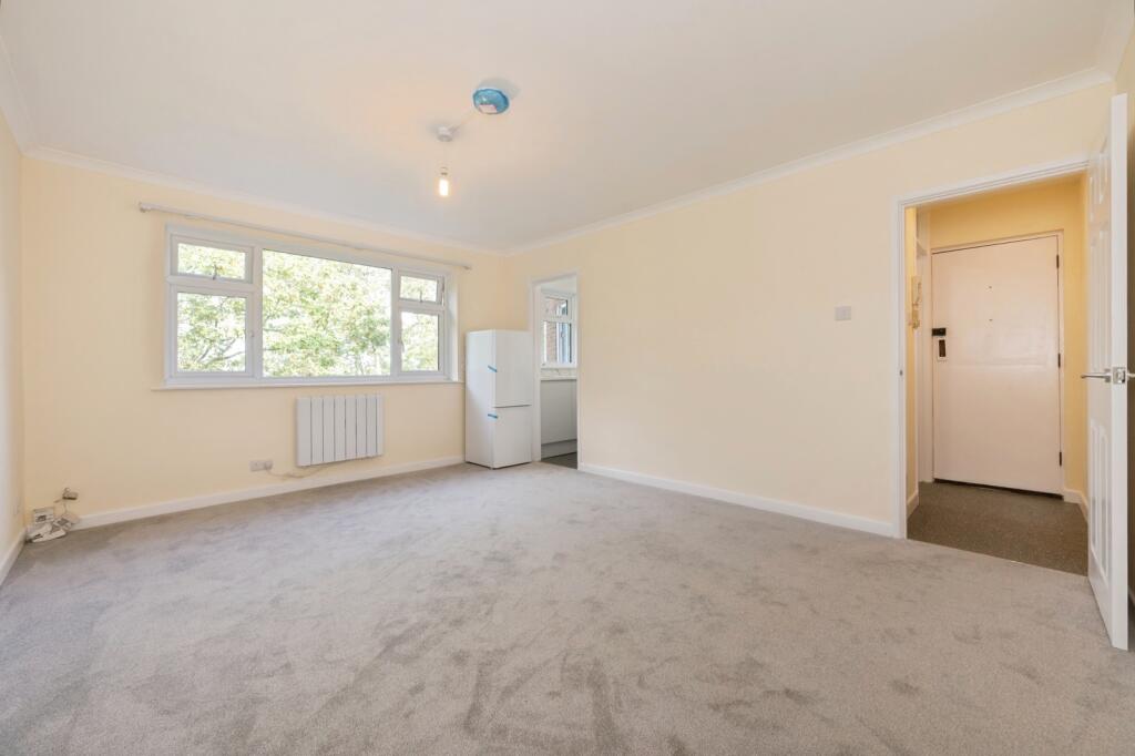 Apartment in Southampton - View 3