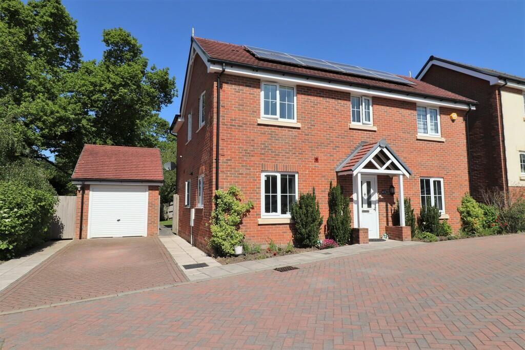Main image of property: Hellyar Rise, Hedge End, Southampton