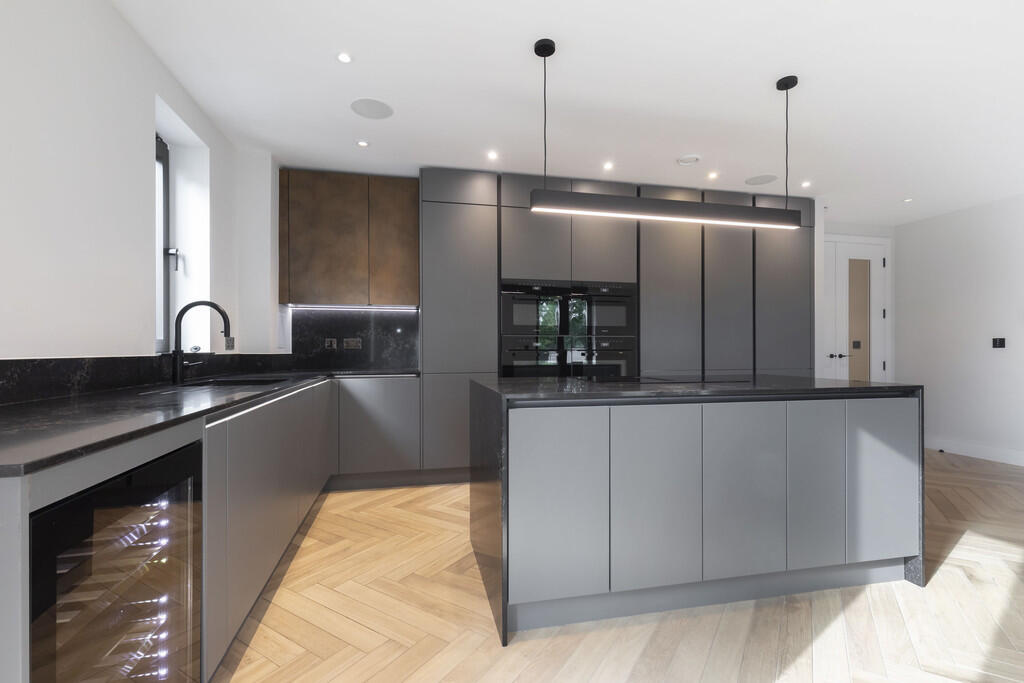 Main image of property: Parabola Road, Cheltenham GL50 3BD