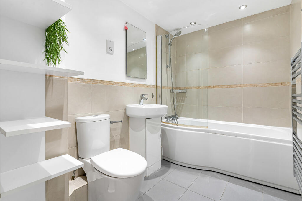 Apartment in London - View 5