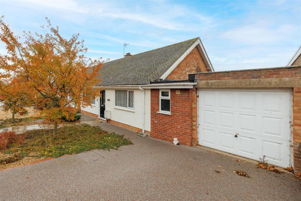 2-bed semi-detached on Dukes Drive, Halesworth, £280,000