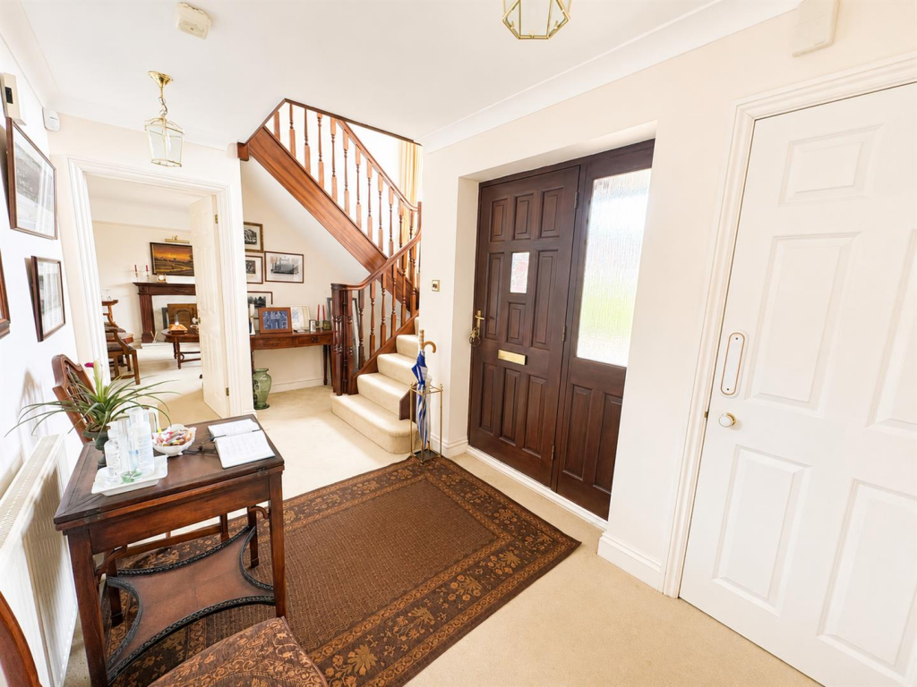 House in Eastbourne, Meads - View 4