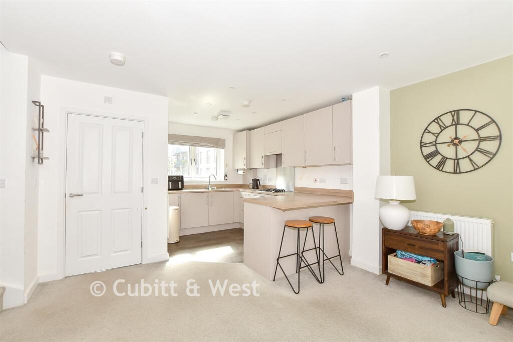 House in Redhill - View 3