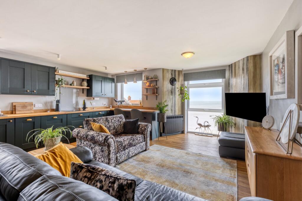 Vincent Road, Loudwater Court, NR26 - View 2