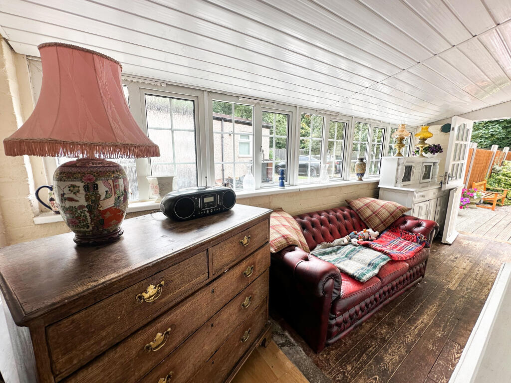 House in Wolverhampton, West Midlands - More