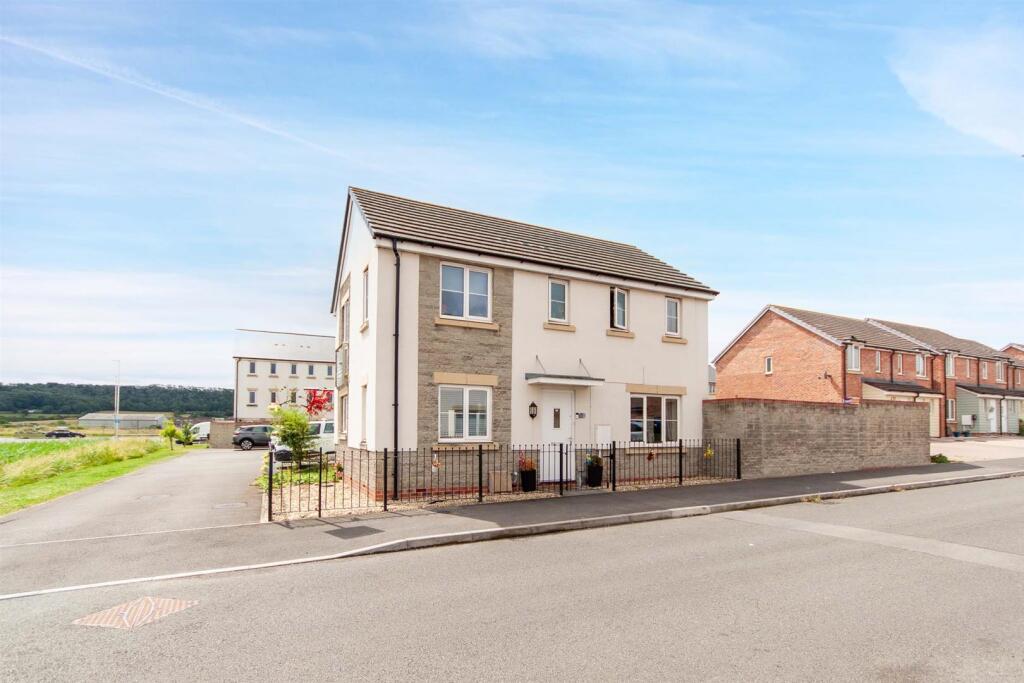 3-bed detached on Leonides Avenue, Weston-Super-Mare - FREEHOLD, £298,500