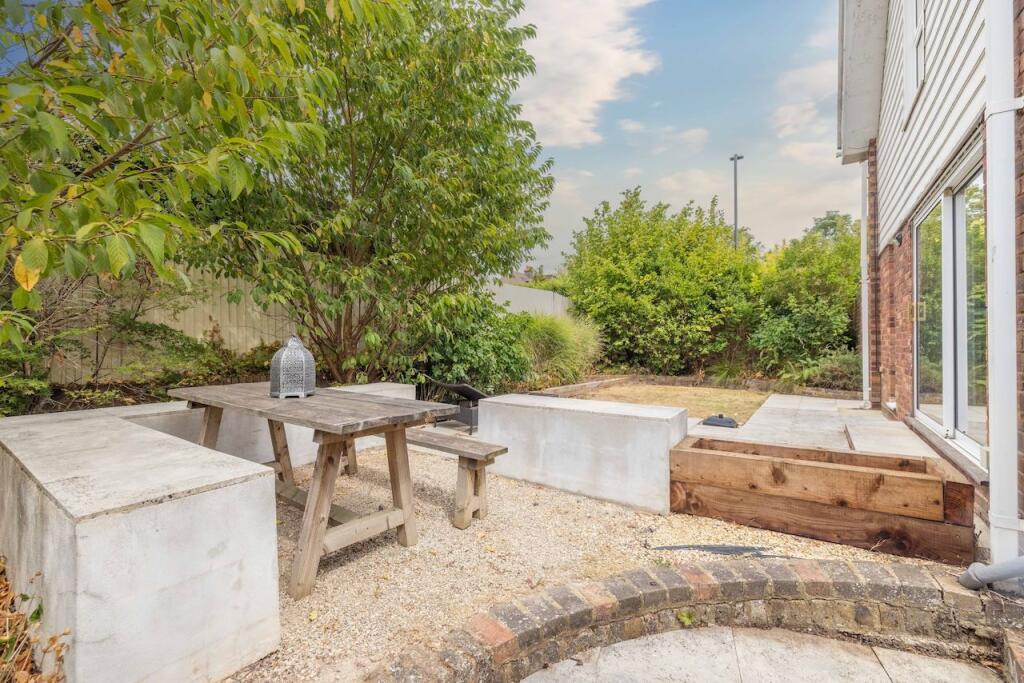 House in Slough - View 4