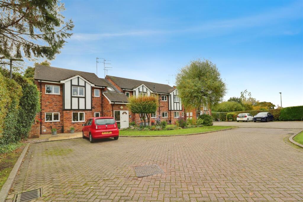2-bed flat on St Andrews Gardens, Alsager, £160,000