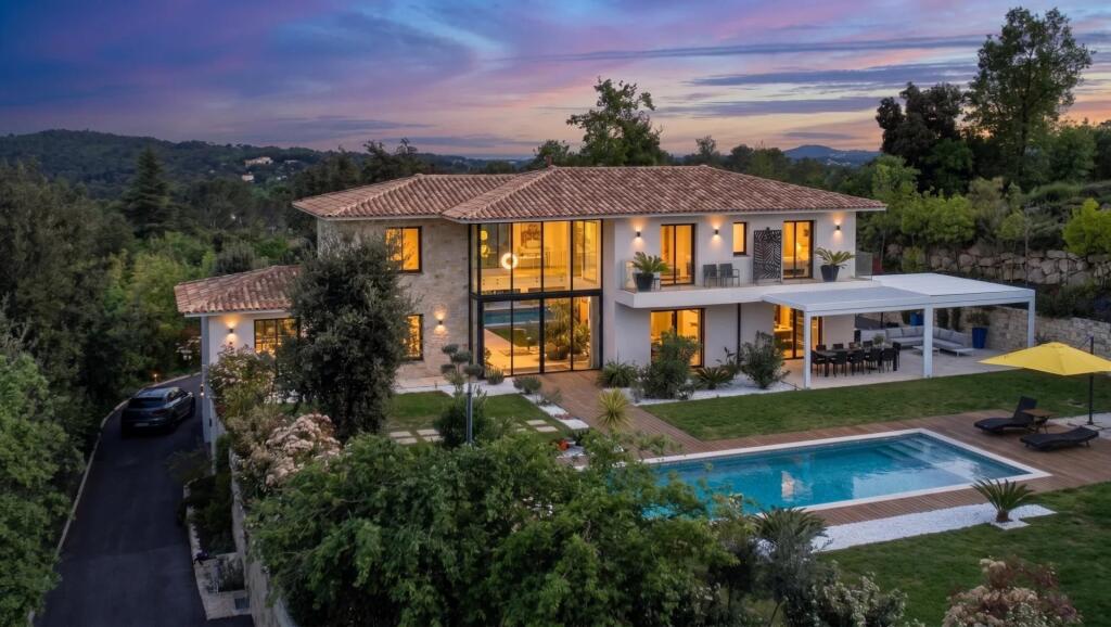 Main image of property: Provence-Alps-Cote d`Azur, Alpes-Maritimes, Roquefort-Les-Pins