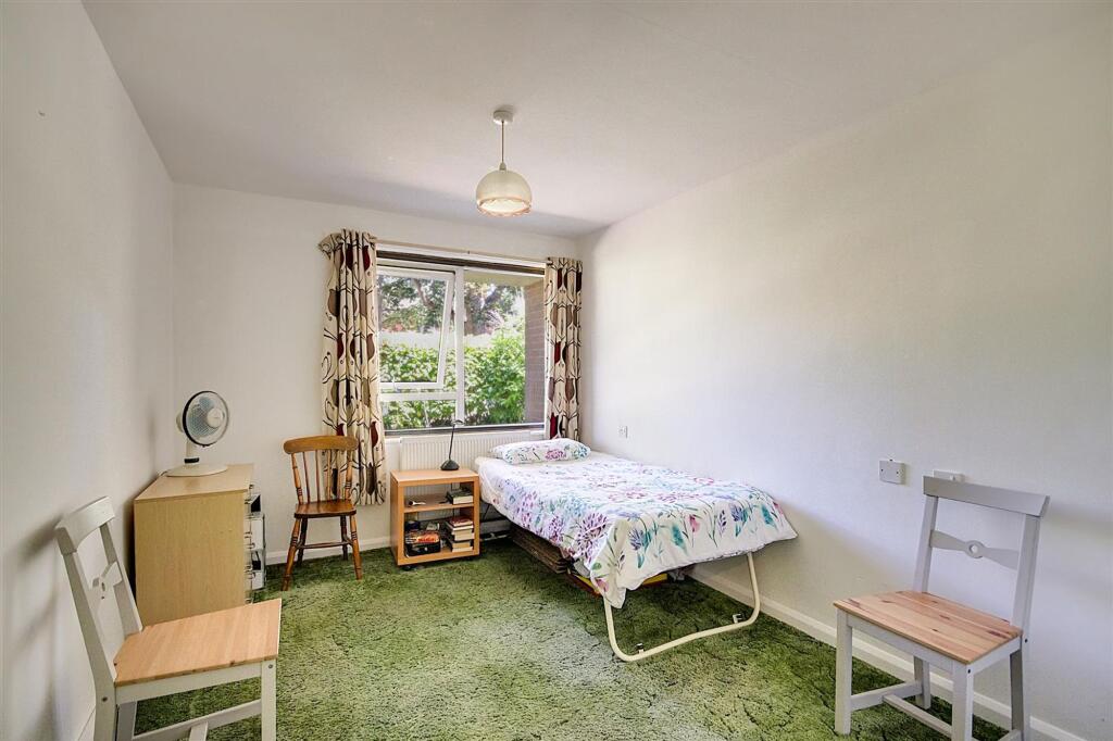 Apartment in Worthing, West Sussex - View 4