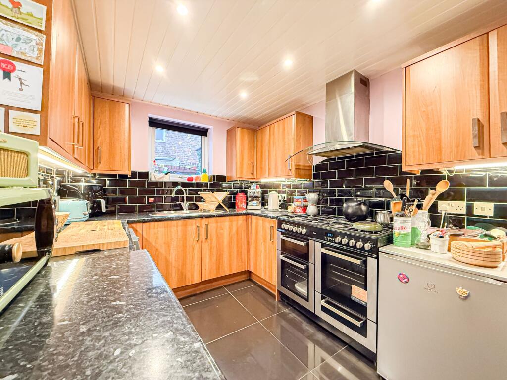 Wainwright Grove, Liverpool, L19 - View 2