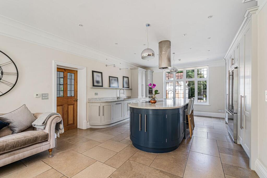 House in South Oxfordshire, Rotherfield Peppard - More