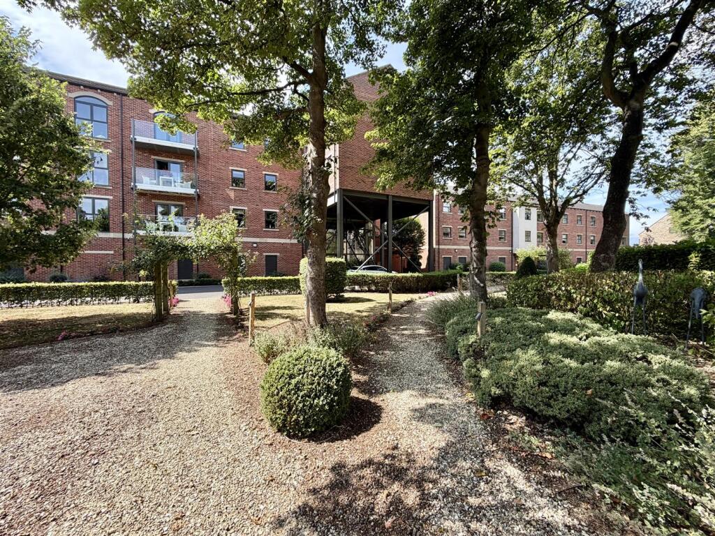 Main image of property: St. Pauls Lock, Mirfield