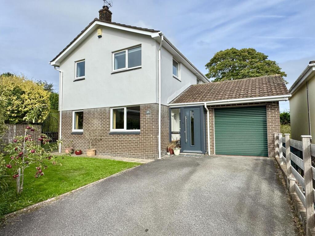 4-bed detached on Cathedral View, Truro, £575,000