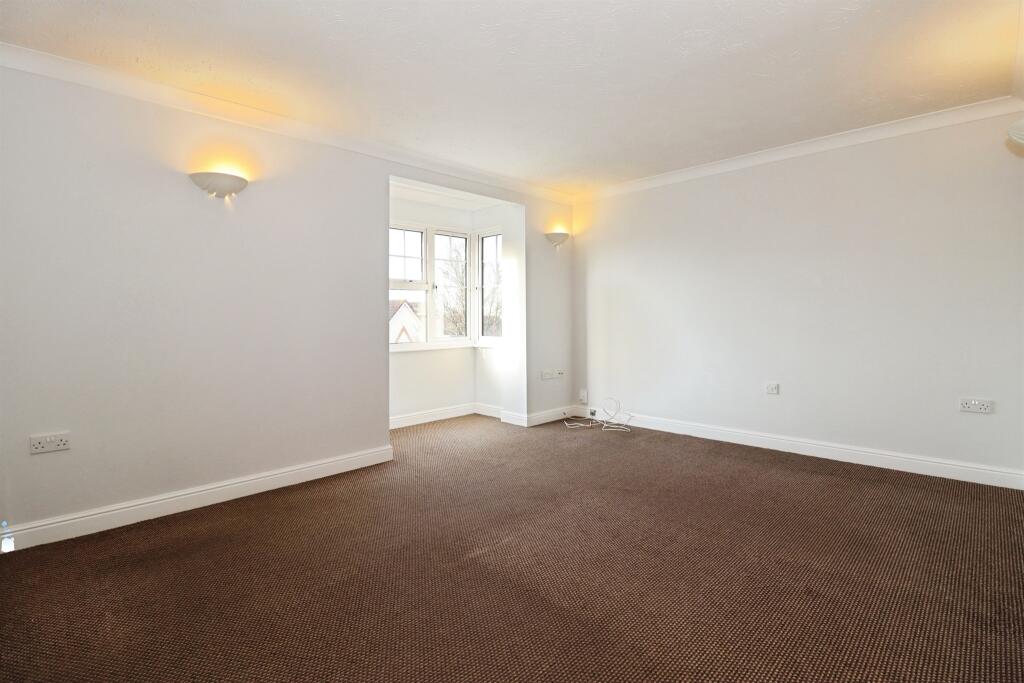 Apartment in Bristol, Vinney Green, Emersons Green - View 4