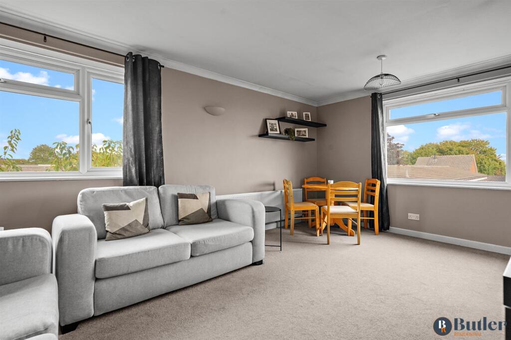Apartment in Stevenage, Pin Green Industrial Area - View 2