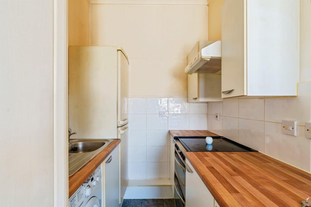 Apartment in Worthing, West Sussex - View 6
