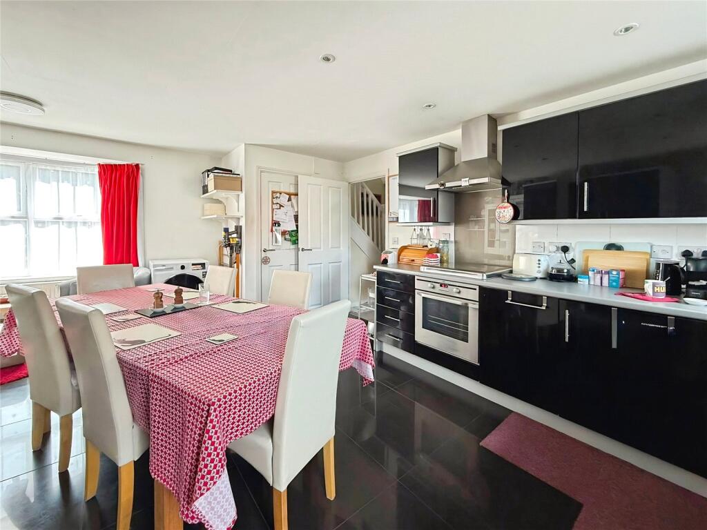House in Bracknell, Jennett's Park, Hanworth - View 4