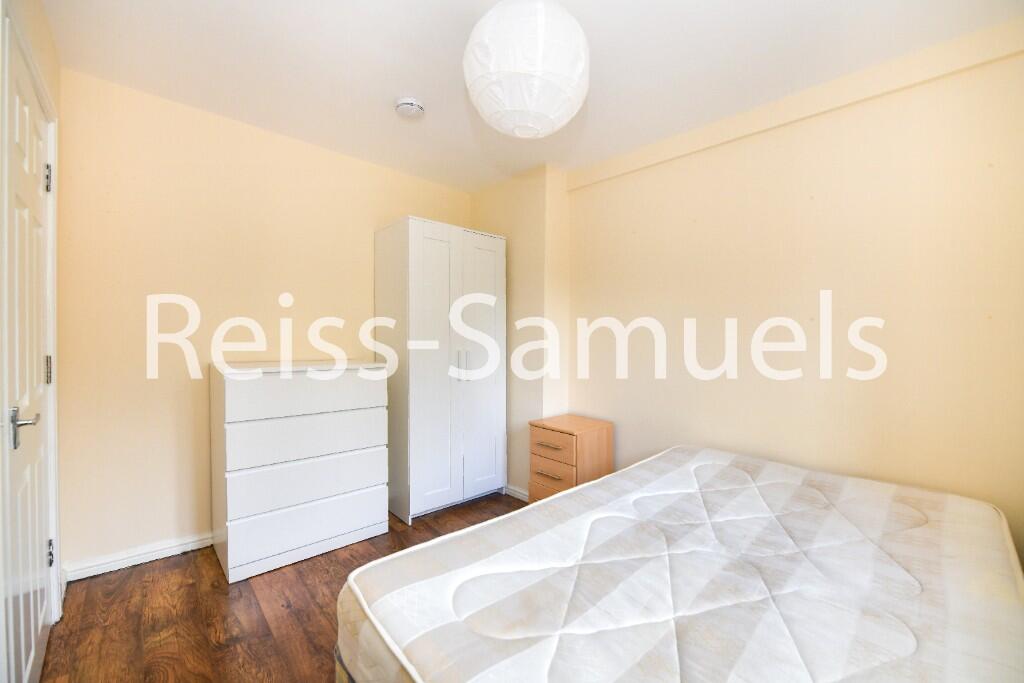 5 bedroom terraced house for rent