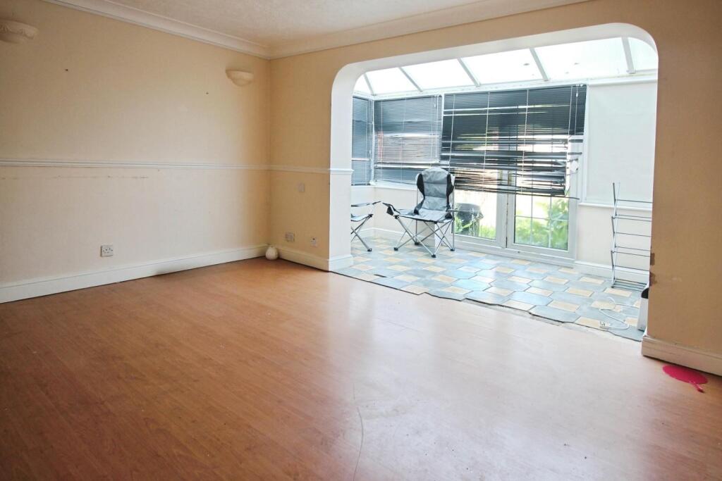 Manordene Road, Thamesmead photo 3